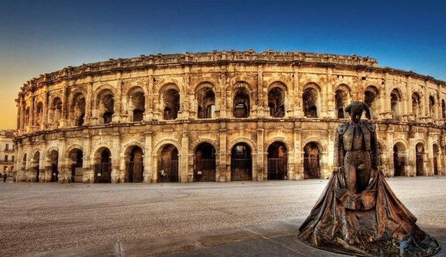 Private small group tour of Nimes and Pont du gard