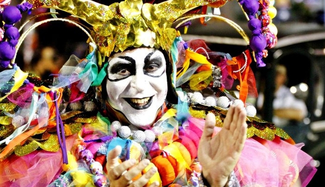Live the Montevideo Carnival like a Local Citizen
