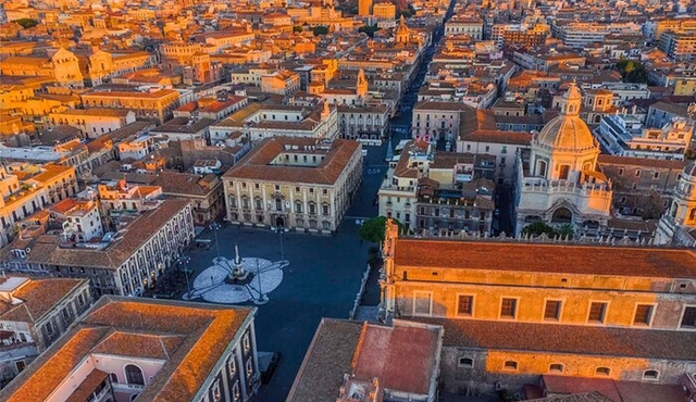 CATANIA WALKING TOUR 2 hours multilingual (historic center)