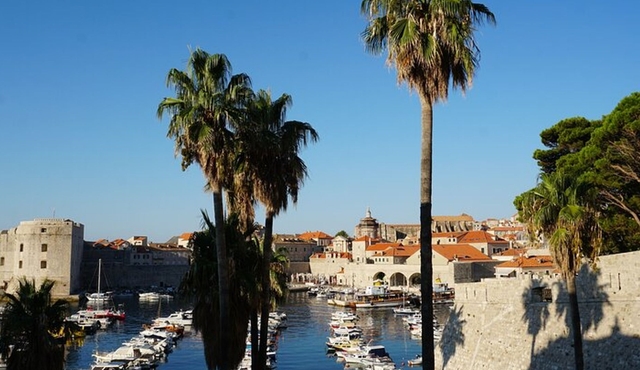 Private Tour: The Awakening of Dubrovnik & First Morning Coffee
