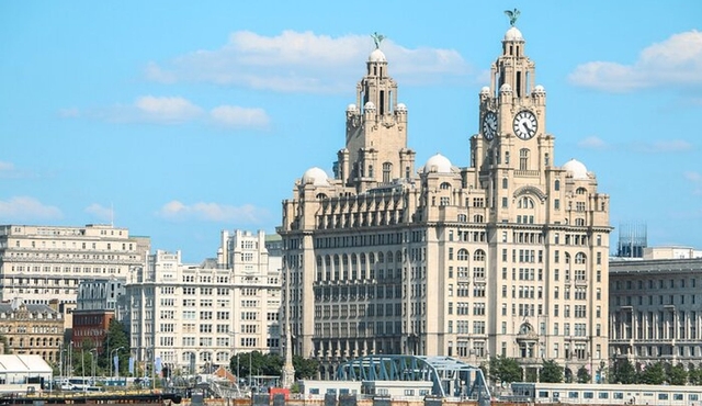 Private Liverpool Day Tour: Beatles Highlights & City Sights