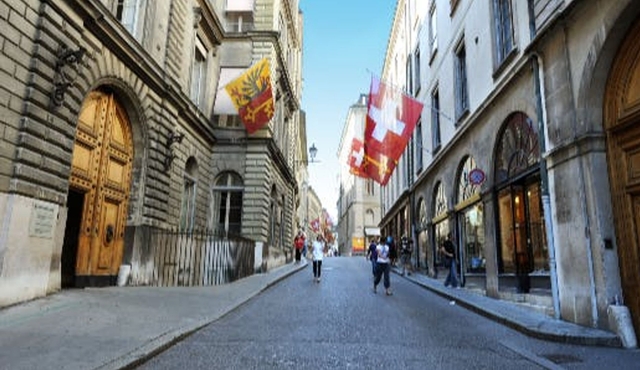 Guided Geneva city tour by bus