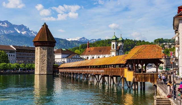 Basel to Lucerne Day Trip with City Tour and Lake Cruise