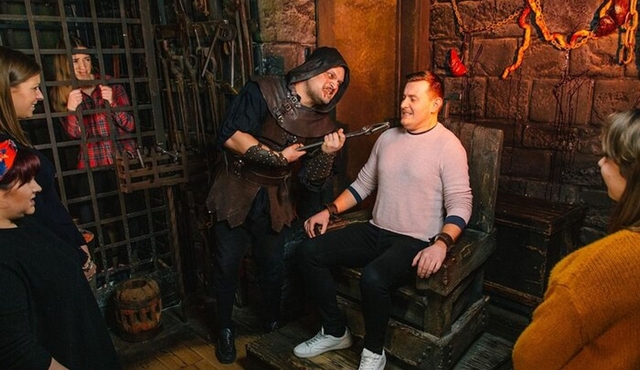 London Half Day 25 plus London Sights Tour and London Dungeons