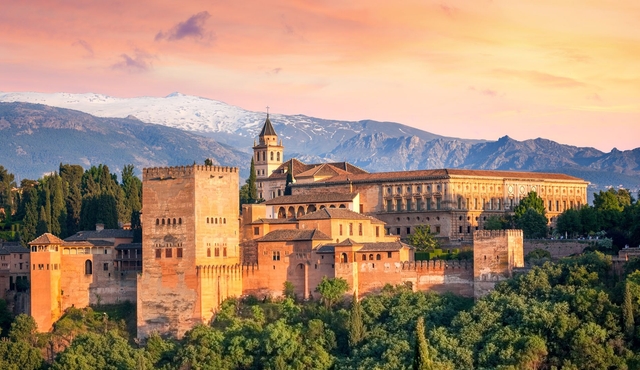 Tour Alhambra al completo desde Málaga con transporte y guía en privado