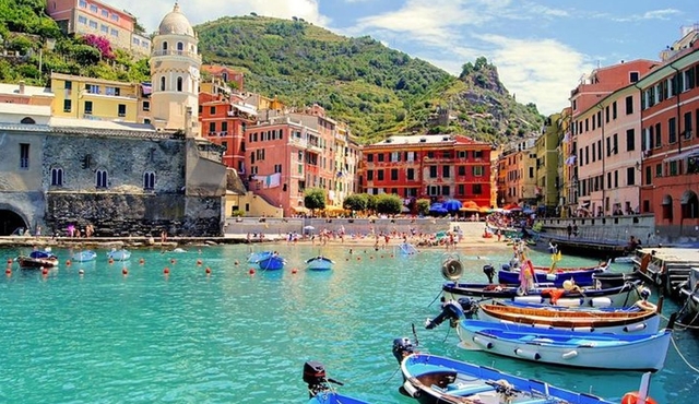 Livorno Shore Excursion: Cinque Terre with Private Driver