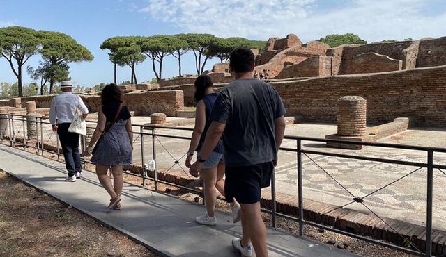Rome: Ostia Antica Private History and Highlights Tour