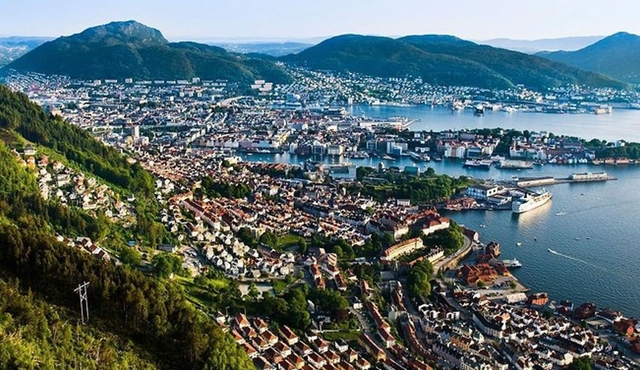 Bergen Shore Excursion: Bergen Walking Tour