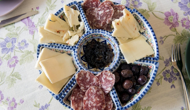 Small‐group Street food tour in Foligno with an expert local home cook
