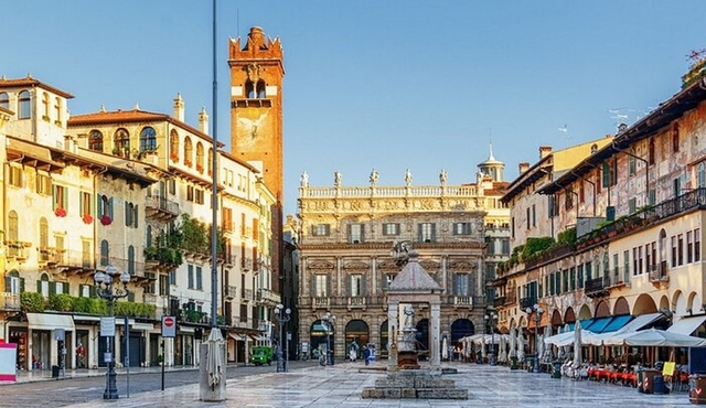 Verona Highlights Shared Walking Tour