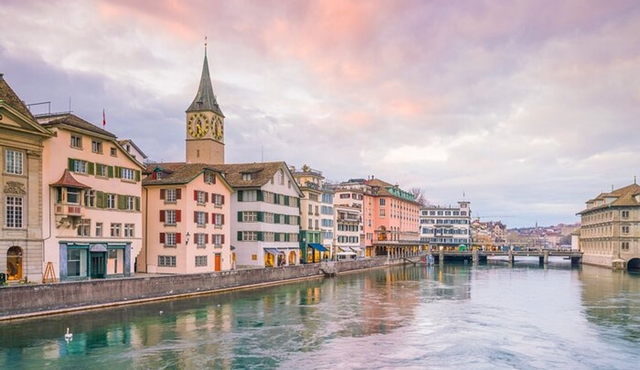 Private transfer: St. Gallen to Zurich, 2h stop in Schloss Kyburg