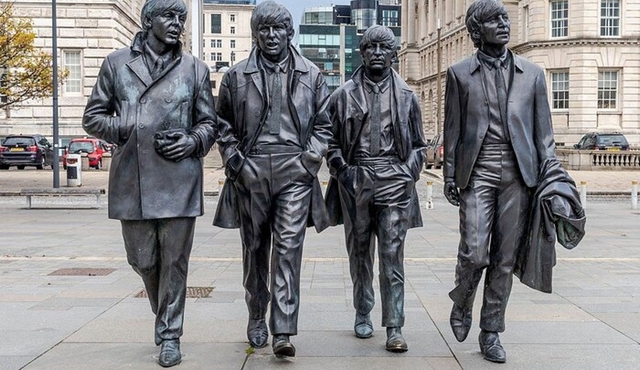 Liverpool Private Walking Tour with a Professional Guide