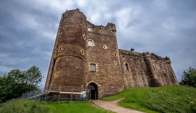 Castles, West Highlands and Loch Lomond with Doune Castle Entry from Edinburgh