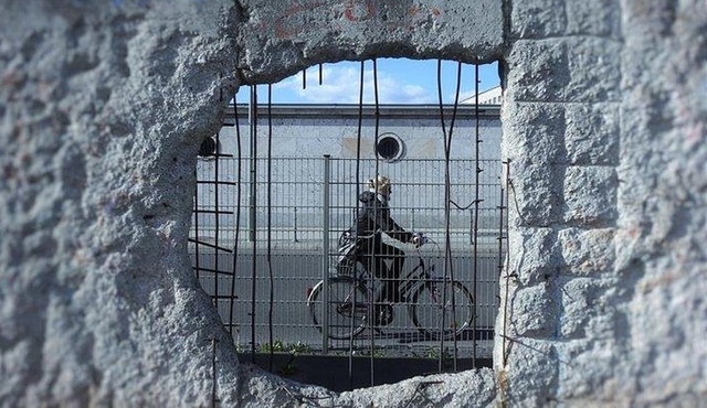 Explore The Berlin Wall: Cold War Berlin and Behind the Berlin Wall