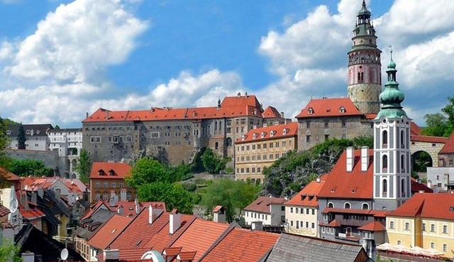 Passau to Prague Private Transfer with Cesky Krumlov Visit