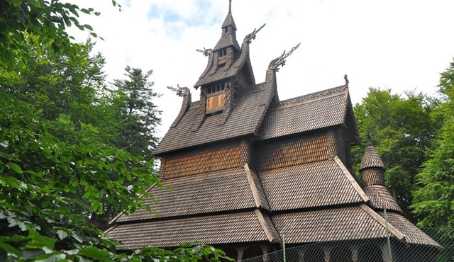 Guided Car Tour Old Bergen Museum and Fantoft, Stavechurch