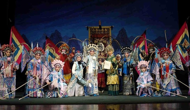 Beijing Private Tour: Pearl Market, Peking Opera Show and Duck Dinner