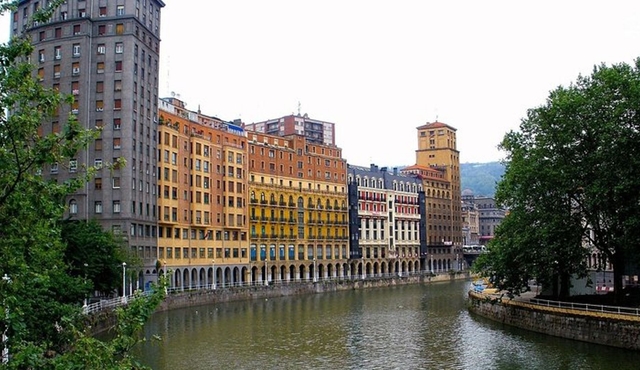 Bilbao Private Walking Tour with Professional Guide