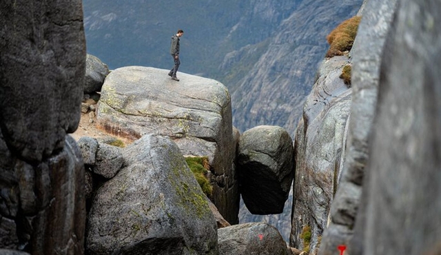 Kjeragbolten — Guided Tour from Stavanger