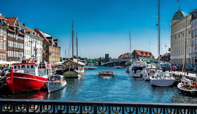 Copenhagen: Must‐Sees – Private Walking Tour