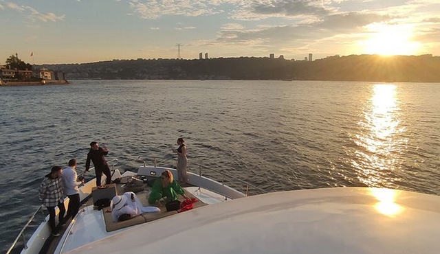 Istanbul Bosphorus Sunset Cruise by Luxury Yacht