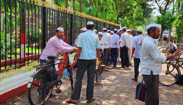 Mumbai Dharavi Slum, Dhobi Ghat & Dabbawala Lunchbox Tour