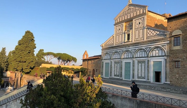 Florence to Lucca Private Transfer With San Gimignano Stop