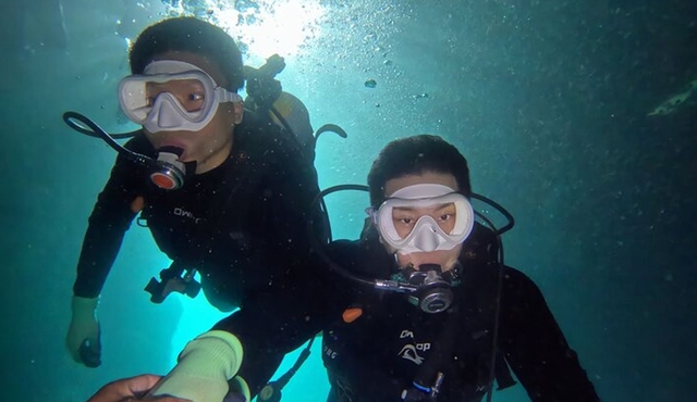 Boat entry diving at the Blue Cave in Onna Village, Okinawa!