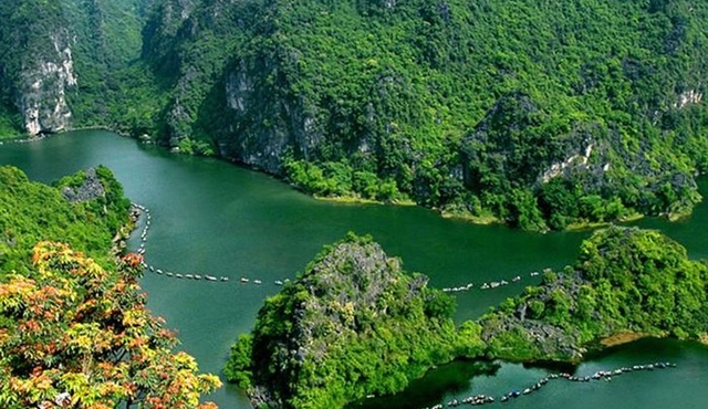 Bai Dinh pagoda & Trang An Grottoes Boating Full Day Trip
