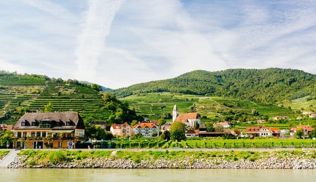 Wachau Valley day trip with river cruise on the Danube