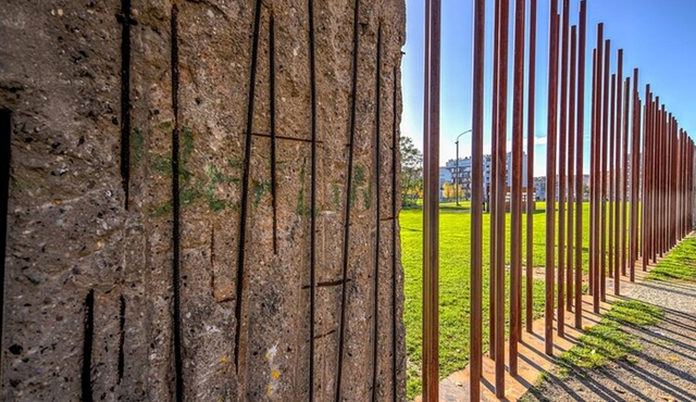 Berlin Wall: East and West Berlin Private Walking Tour