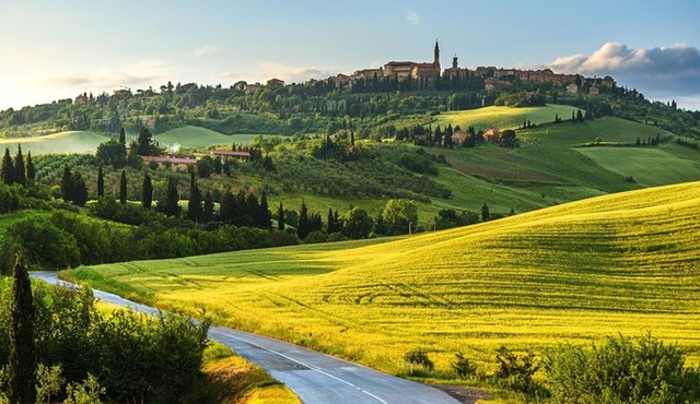 Siena to Montalcino and Pienza Private Day Tour with Lunch