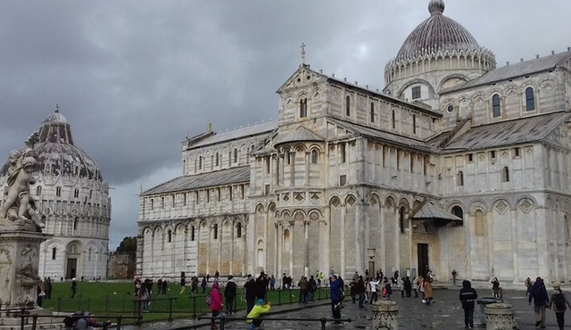 Private Minivan Tour in Livorno to Florence and Pisa