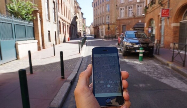 Self‐guided track game to discover Toulouse