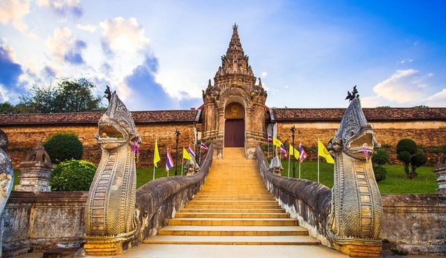 Full Day Ancient Lamphun and Hariphunchai Tour from Chiang Mai with Lunch