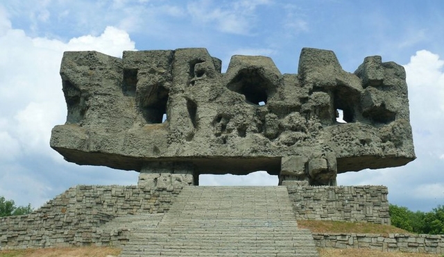 Majdanek Tour&nbsp;&mdash; Full Day Tour from Warsaw by private car