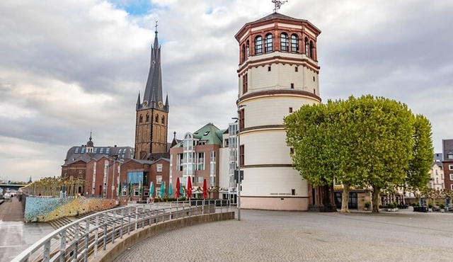 Dusseldorf 1‐Hour Walking Tour With a Local Guide