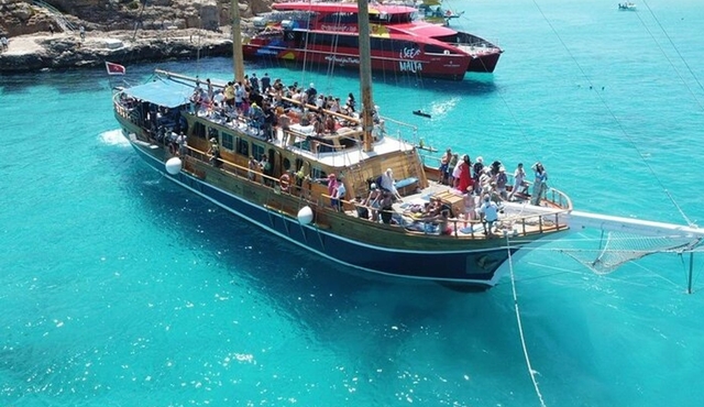 Valletta Group Cruise Aboard Fernandez to Gozo/Comino