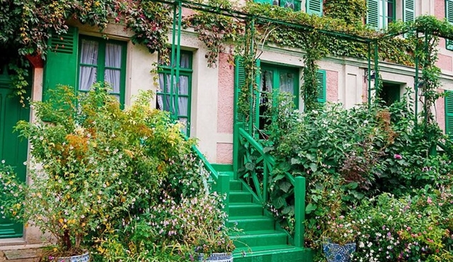 Full Day Giverny Monet's Gardens & Palace of Versailles