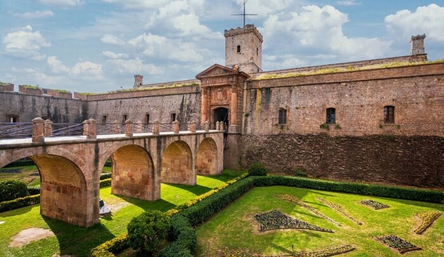 Girona Castle Ticket Experience
