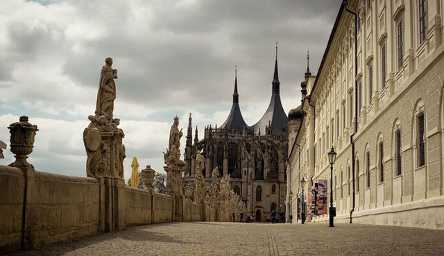 Church of Bones & UNESCO Silver Town Kutná Hora: Private Tour