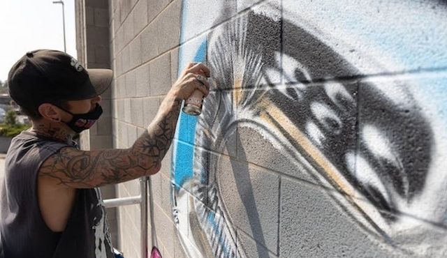 Private street art guided walking tour in Aberdeen
