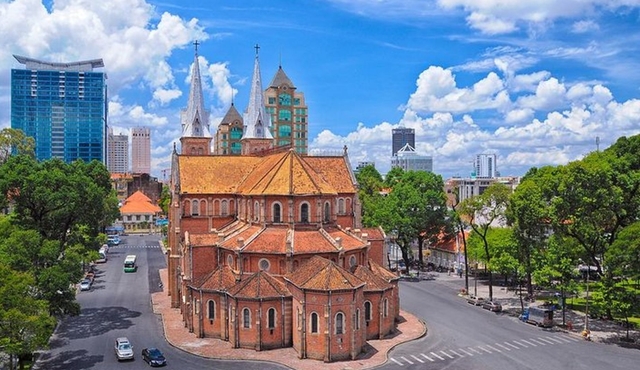 Ho Chi Minh City Full‐Day Sightseeing and Night Food Tour