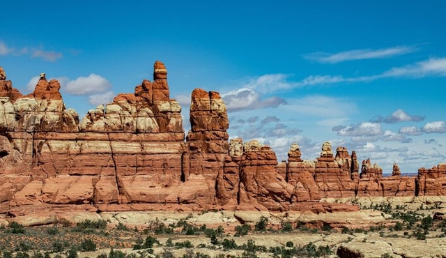 NEW! Canyonlands Needles Chesler Park Hiking Discovery Tour