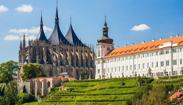 Kutna Hora walking tour and St Barbara Cathedral from Prague