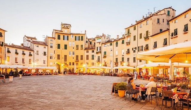 Lucca Medieval City Center Overview Private Walking Tour