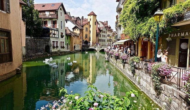 Annecy Private Two‐Hour Walking Tour