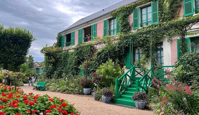 Giverny Day Trip from Paris with Private Transportation