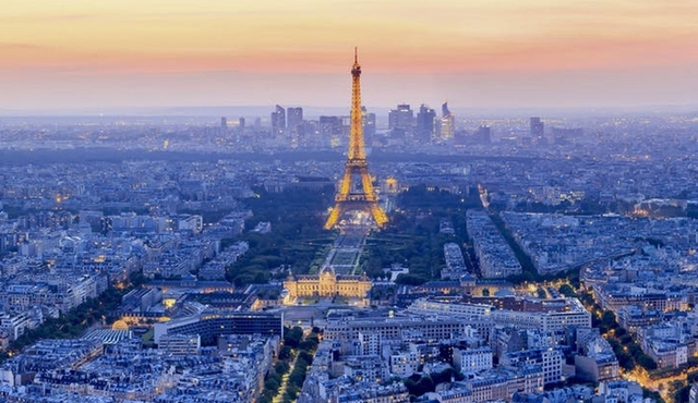 Paris: Dinner at the Eiffel Tower, Cruise and Show at Moulin Rouge