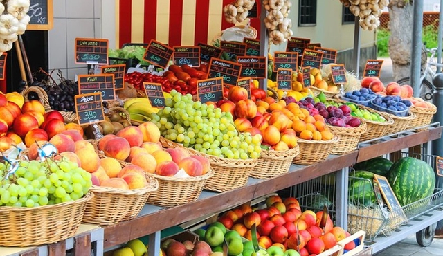 Small Group Market tour and Dining Experience at a Cesarina's home in Foligno